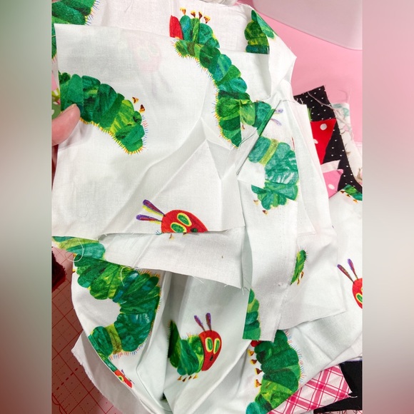 Lot of Designer Fabric Scraps for Quilting & Sewing Projects, Crafts Almost 2lbs - Picture 4 of 11